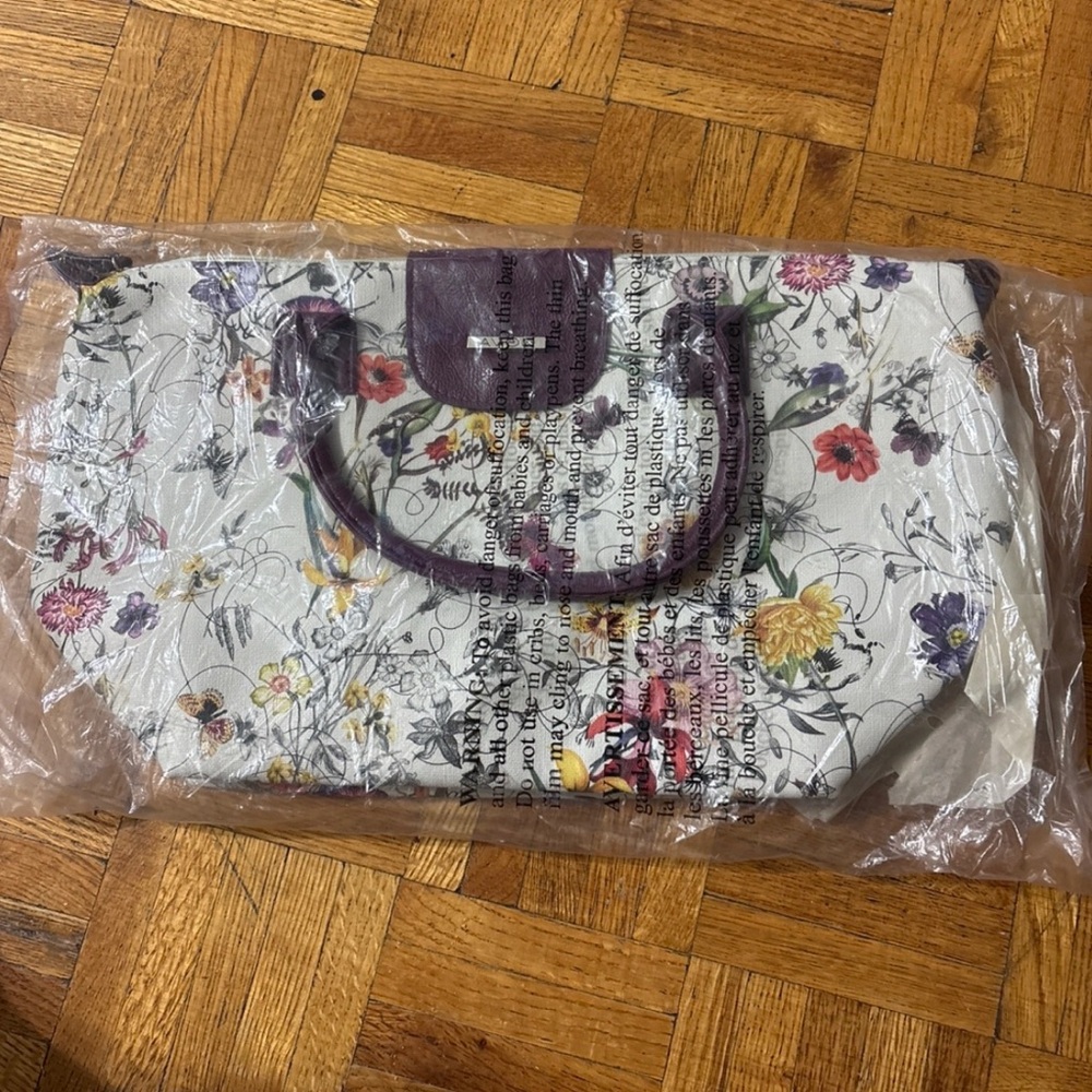 Avon Purple and White Artistic lunch bag
